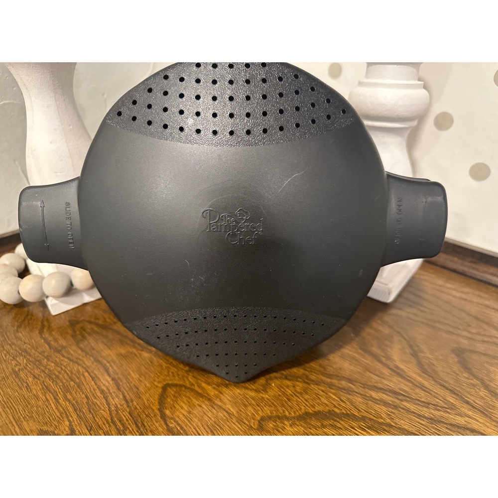 Pampered Chef Microwave Rice Cooker Plus Black 3 Quart Steamer Lid USA
